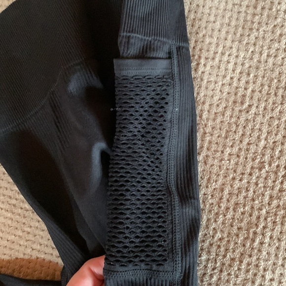 Victoria’s Secret_black leggings - Picture 3 of 5